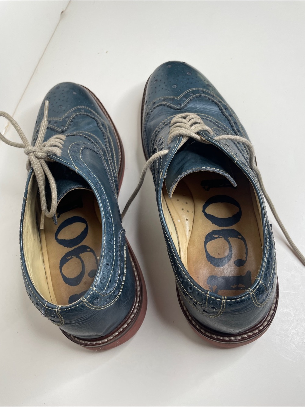 Men’s 1901 leather wing tip blue oxfords size 8.5 M with white stitching GUC - Picture 3 of 7